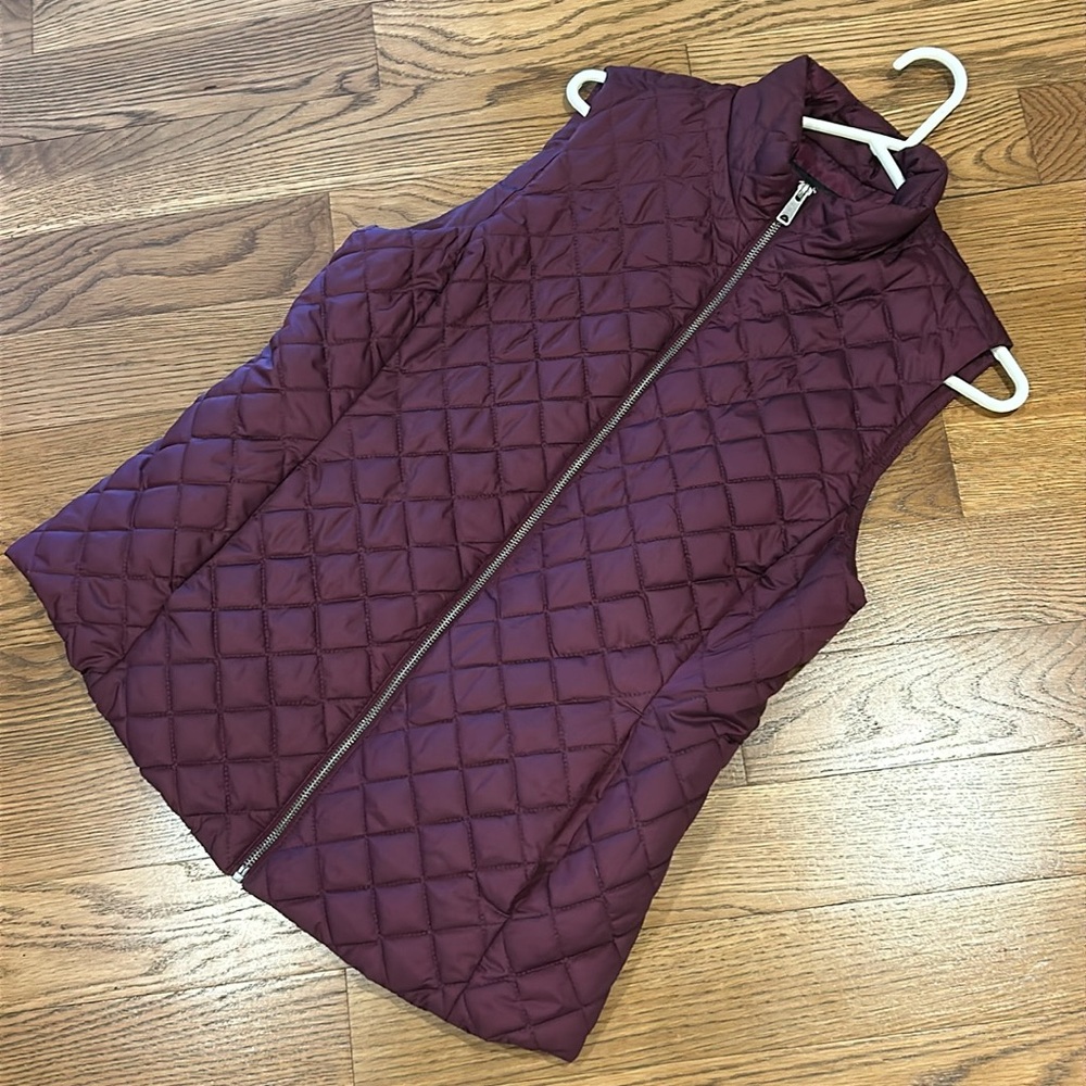 Banana Republic Slim Puffer Vest. MEDIUM
